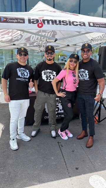 El equipo de ANIMALITI en un evento de La Musica 95.7